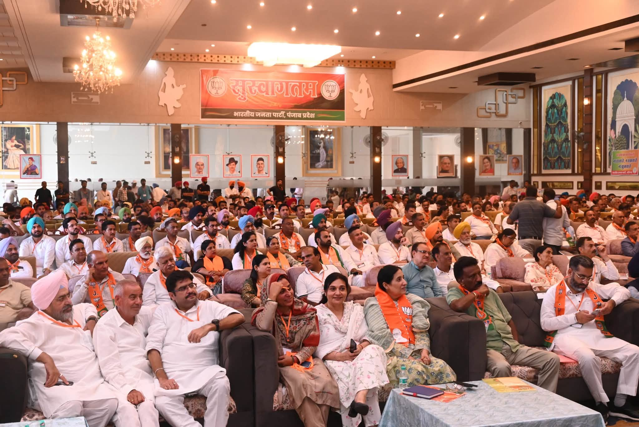 बठिंडा की बैठक में शामिल BJP नेता और वर्कर्स।