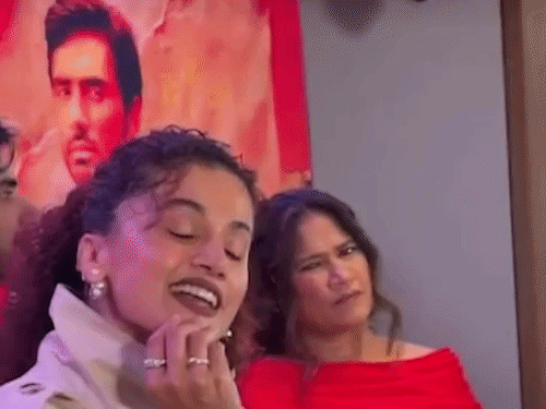 Taapsee Pannu got annoyed when asked a question related to Kangana.