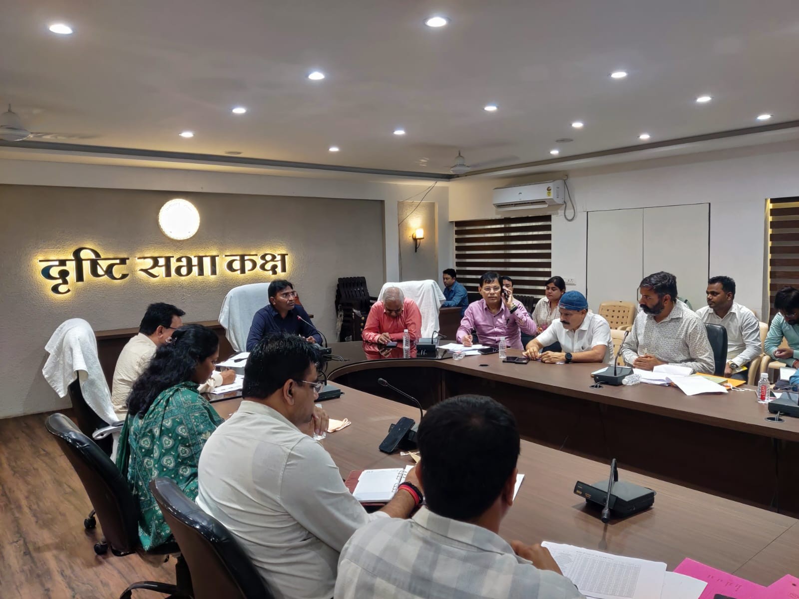 309 करोड़ बिजली बिल बकाया, स्ट्रीट लाइट कटने के बाद कमिश्नर ने बुलाई बैठक, वसूली तेज करने निर्देश|बिलासपुर (छत्तीसगढ़),Bilaspur (Chhattisgarh) - Dainik Bhaskar