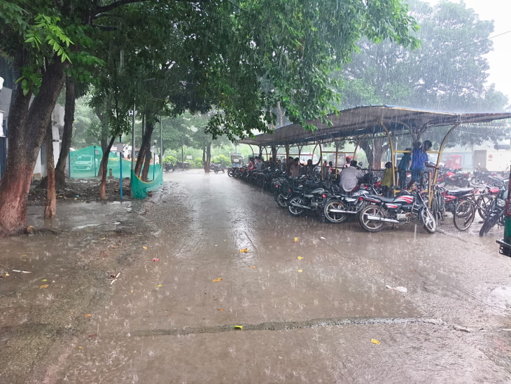 Heavy rain occurred in Lakhisarai on Tuesday.