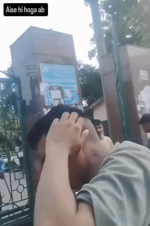 युवक को कई थप्पड़ मारे। कहा- “हिंदू बहनें नहीं बची हैं क्या?”
