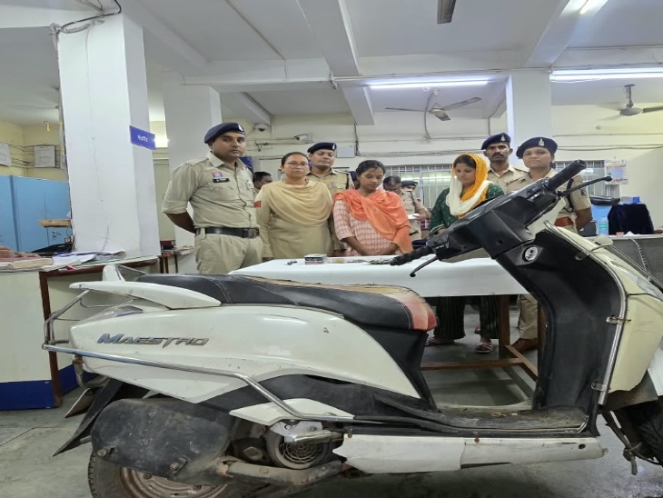 पुलिस की गिरफ्त में आरोपी महिलाएं।