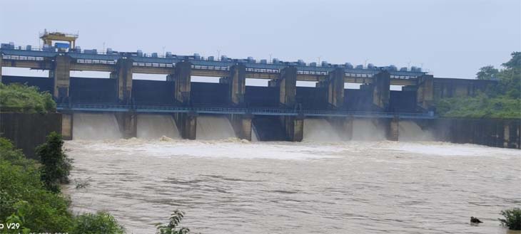 जलभराव को देखते हुए सुबह केलो डैम के 6 गेट को खोल दिए गए