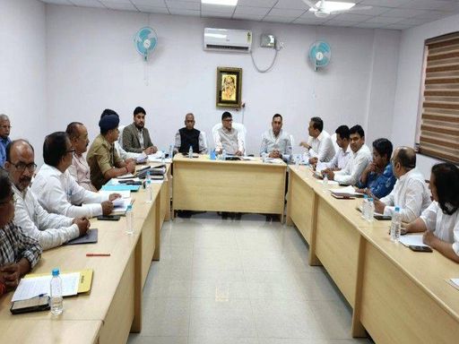 मथुरा के शहीद लक्ष्मण सिंह स्मारक भवन में तीन महीने पहले हाई पावर कमेटी की बैठक हुई थी।