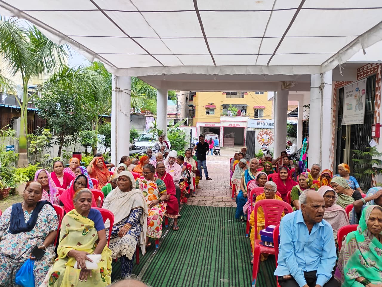 भोपाल में ‘वृद्ध मित्र’ कार्यक्रम से करीब 2 हजार वरिष्ठजन पंजीकृत हैं। इनमें लगभग 1 हजार नेहरू नगर और 1 हजार कोलार क्षेत्र से जुड़े हैं।