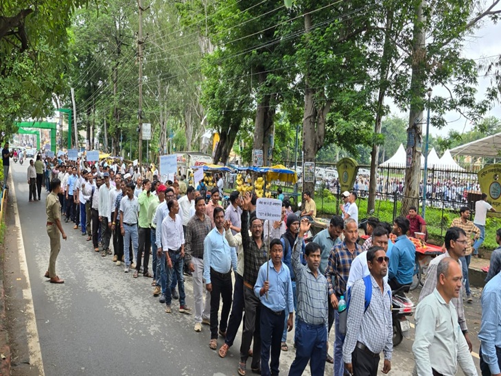 कलाकेंद्र मैदान से निकली रैली