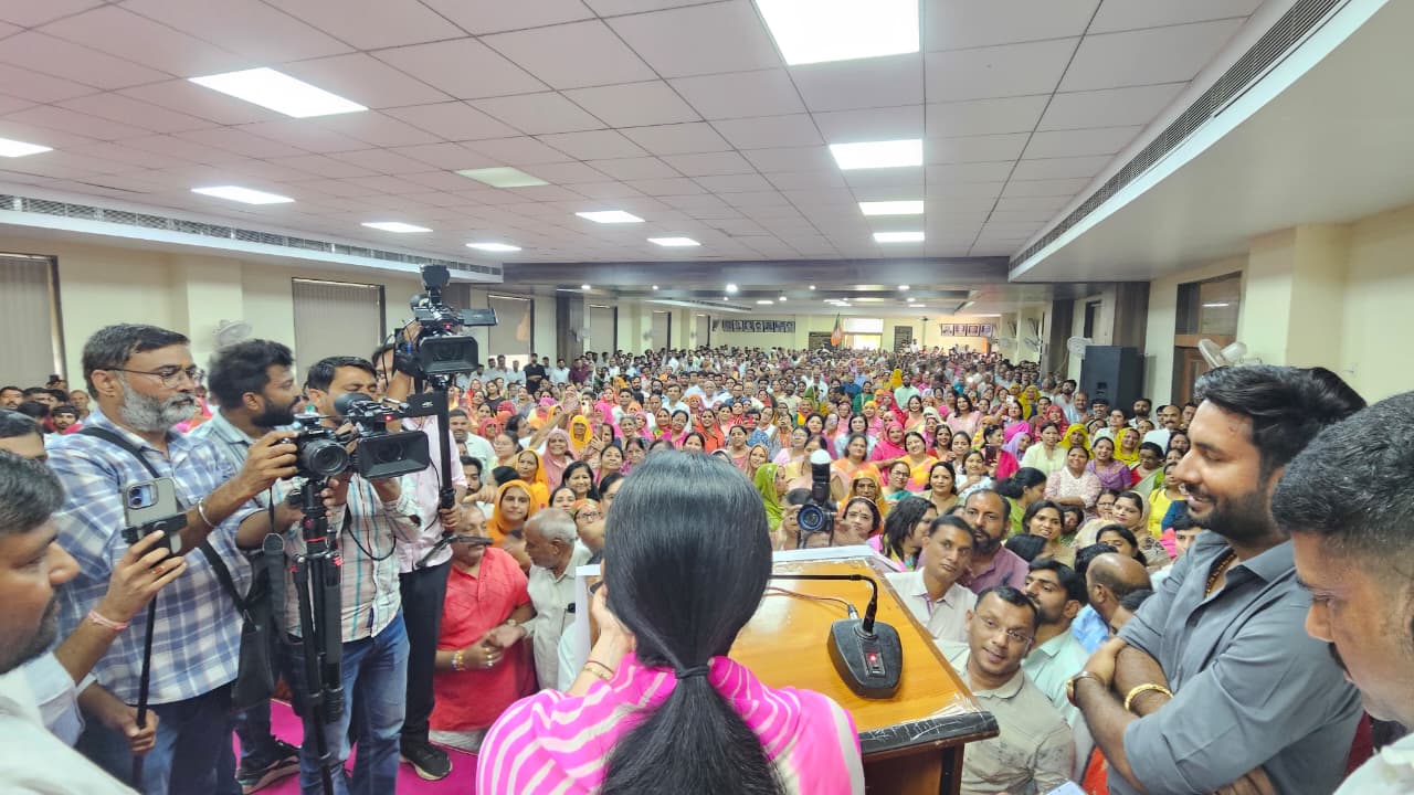 उन्होंने कार्यकर्ताओं से आह्वान किया कि क्षेत्र की सभी 22 सीटों पर भाजपा की जीत सुनिश्चित करने के लिए पूरी ताकत के साथ जुटें।
