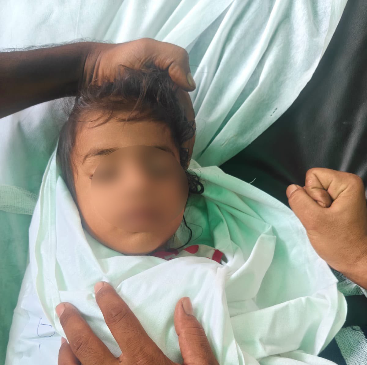 5 साल की बेटी अनन्या, जिसकी मौत हो गई।