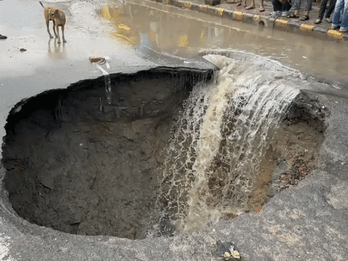 Kanpur experienced an hour of heavy rain on Wednesday. A 5-foot-deep pothole formed on the city's VIP Road.