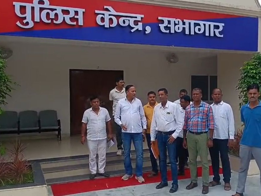झारखंड पुलिस एसोसिएशन के वरीय उपाध्यक्ष महताब आलम ने कहा कि पूरे मामले की जानकारी महासंघ को दे दी गई है।