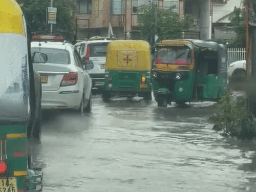 Jaipur received heavy rain for an hour on Wednesday afternoon. This led to waterlogging in various parts of the city.