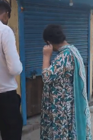 एग्जाम के दौरान महिला अभ्यर्थियों से कान की बाली और जूड़े उतरवा लिए गए थे।