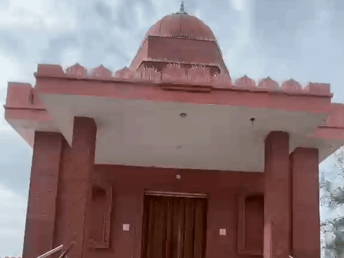 दुतारांवाली में लॉरेंस के दादा की याद में बना मंदिर।
