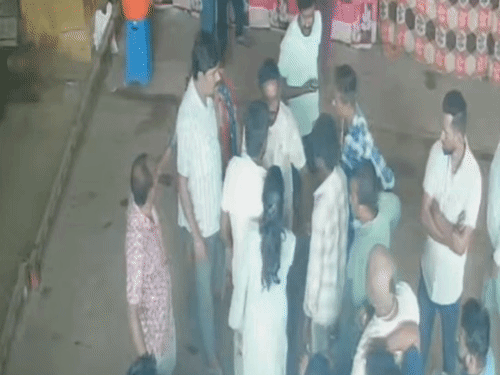 विवाद के दौरान दूसरे पक्ष के युवक ने थप्पड़ मारा