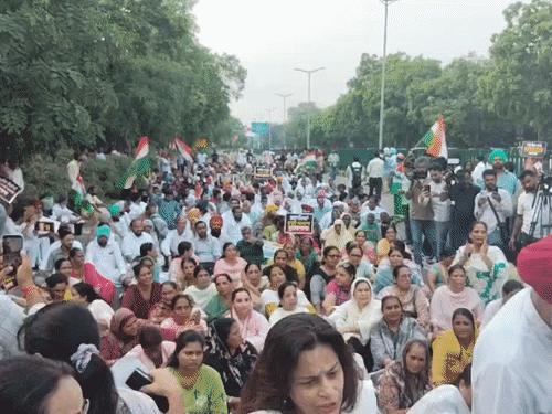 पंजाब कांग्रेस के प्रदर्शन में महिला वर्करों ने खुद मेार्चा संभाला।