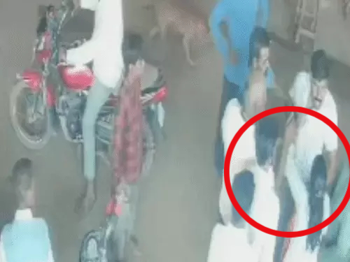इससे पहले भाजपा नेत्री के मारपीट का वीडियो वायरल हुआ था।