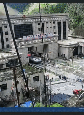 नेपाल-तिब्बत बॉर्डर पर तिब्बत के रसुवागढ़ी बॉर्डर पॉइंट पर CCTV कैमरे में बाढ़ का भयावह दृश्य कैद हुआ। यहीं से बाढ़ नेपाल में घुसी।