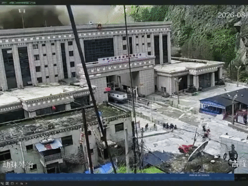 नेपाल-तिब्बत बॉर्डर पर तिब्बत के रसुवागढ़ी बॉर्डर पॉइंट पर CCTV कैमरे में बाढ़ का भयावह दृश्य कैद हुआ। यहीं से बाढ़ नेपाल में घुसे।