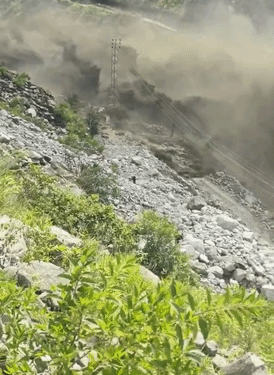 प्रशासन ने नदी किनारे रहने वाले लोगों को सतर्क रहने की सलाह दी है।