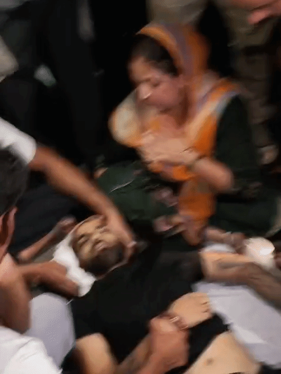 वारदात के बाद लोगों ने अंकित का शव सड़क पर रखकर जाम लगा दिया। अंकित की मां का रो-रोकर बुरा हाल है।
