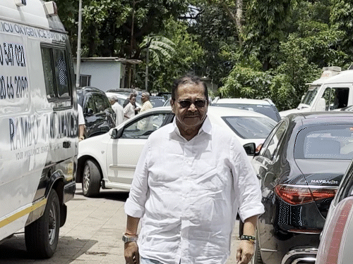 Tiku Talsania arrived at Kuku Kohli's funeral.