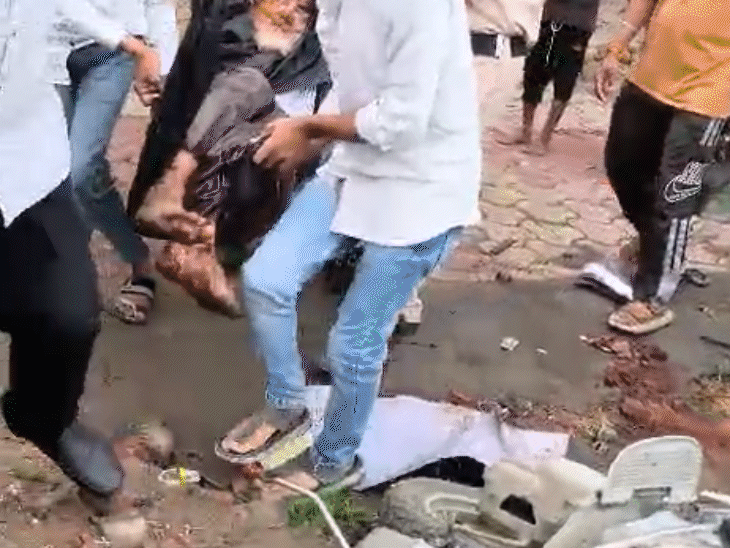 घटना की सूचना मिलते ही पुलिस पहुंच गई।
