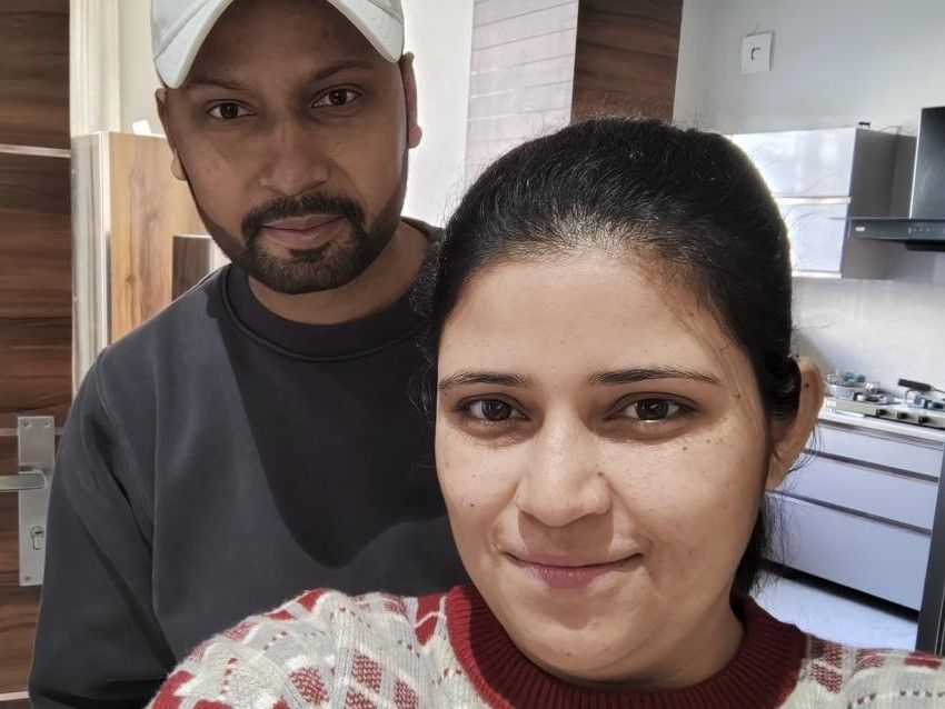 सतपाल कौर के साथ पति विशाल, जिसे उमंग से मरवाने की योजना की चैट में बात कही गई है।