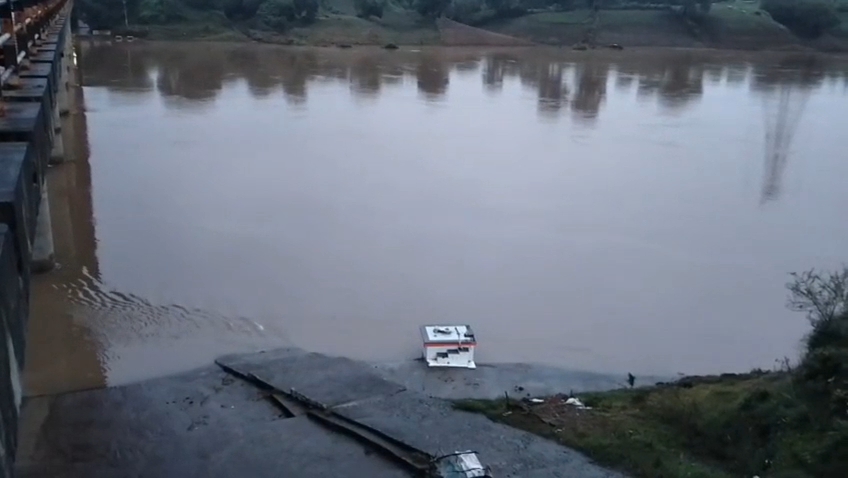 यहीं हादसा हुआ।