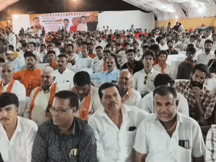 कई कार्यकर्ता रहे मौजूद।