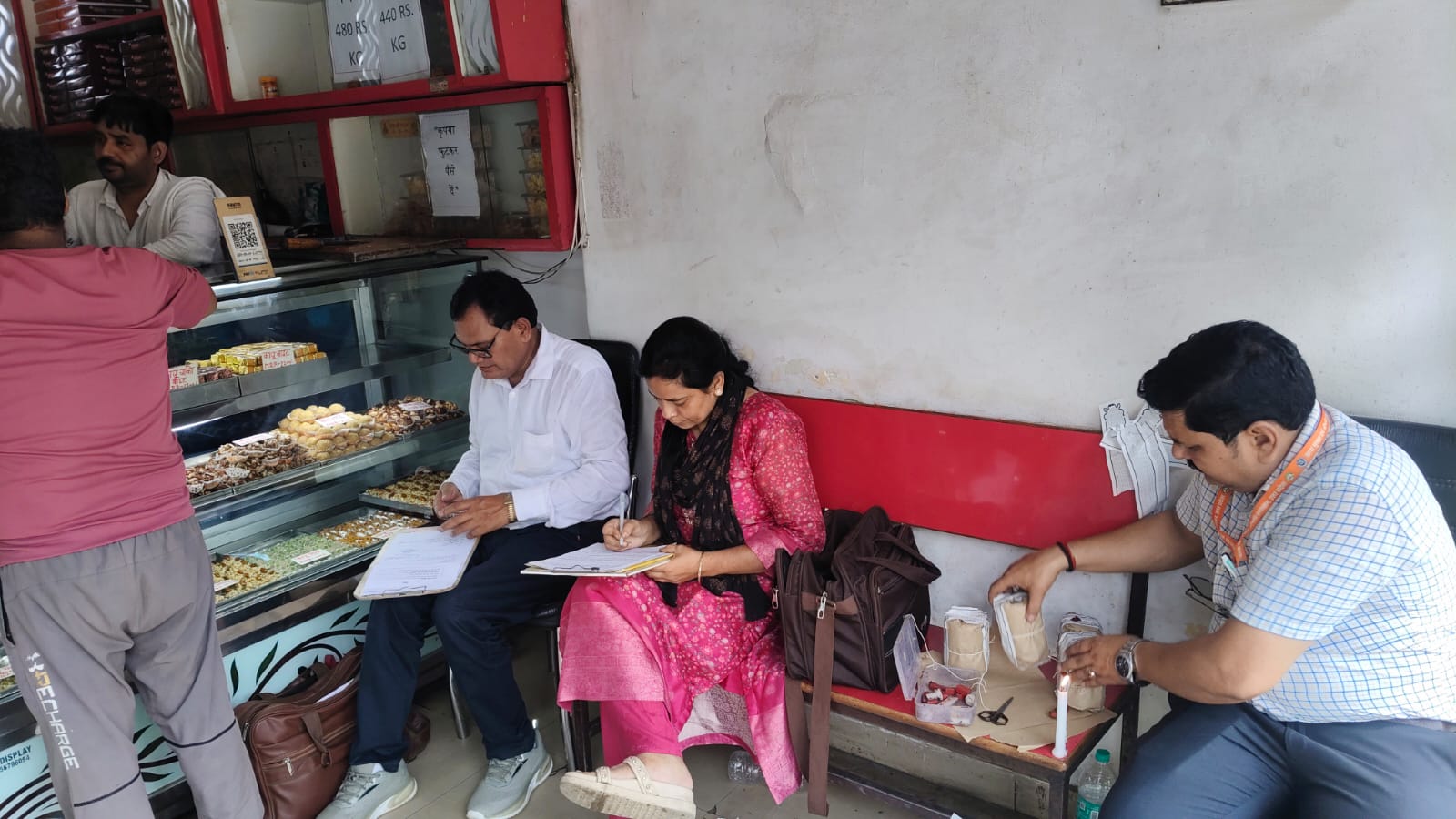 लखनऊ से जबतक आयेगी रिपोर्ट,बीत जायेगा त्योहार।