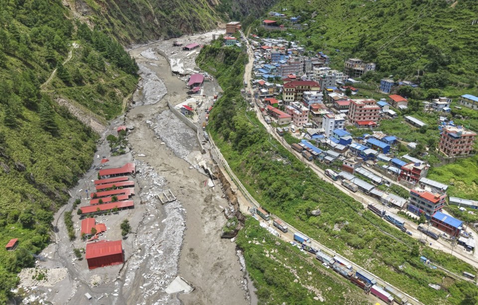पिछले साल भोटेकोशी नदी पर आई बाढ़ में 9 लोगों की मौत हुई थी। कई हाइड्रोपावर प्रोजेक्ट डैमेज हुए थे।