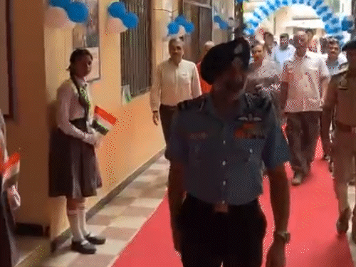 The Air Chief Marshal accepted everyone's greetings with a salute.