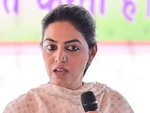 जोधपुर में सभा को संबोधित करते हुए ओसियां से पूर्व विधायक दिव्या मदेरणा।