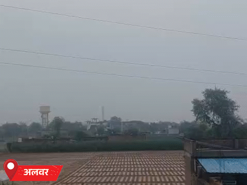 अलवर में बीते कई दिनों से रुक-रुककर हो रही बारिश का दौर गुरुवार को थम गया। बारिश नहीं होने से तापमान में बढ़ोतरी हुई।