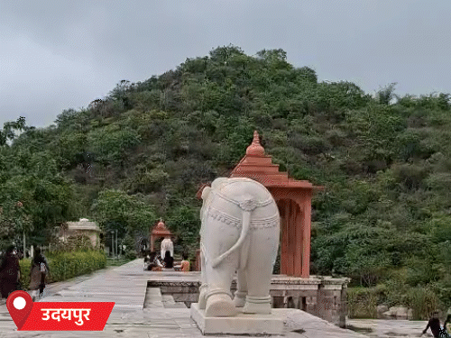 उदयपुर में तेज धूप रही। हालांकि कुछ देर के लिए बादल भी छाए।