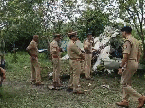 पुलिस ने मौके पर पहुंचकर जांच पड़ताल की। आसपास के इलाके को सील कर दिया।