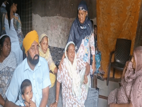 दादी जिंदर कौर जानकारी देते हुए