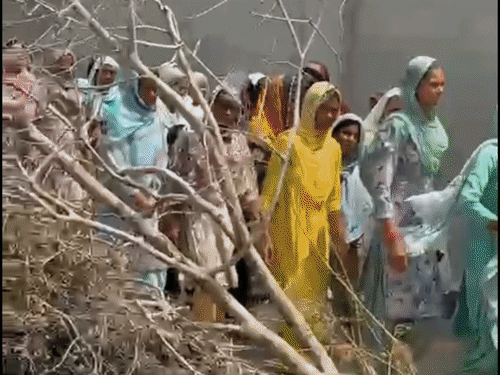 अंतिम बिदाई देती महिलाएं