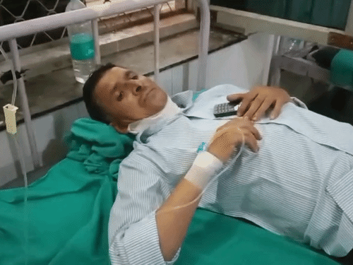 खून से लथपथ हालत में कमल किशोर को उसके साथी ने तुरंत करौली अस्पताल पहुंचाया। जहां घायल कमल किशोर को गर्दन में 5 से ज्यादा टांके लगाए गए।