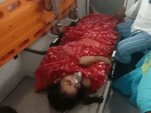 हादसे के बाद घायलों को अस्पताल में भर्ती कराया गया।