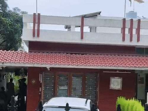 यही वो घर है जहां पर आरोपी अपनी पत्नी के साथ किराए पर रहता था।