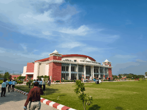 स्थापना दिवस समारोह में विश्वविद्यालय के कुलपति एवं प्रदेश के मुख्यमंत्री योगी आदित्यनाथ उपस्थित रहेंगे।