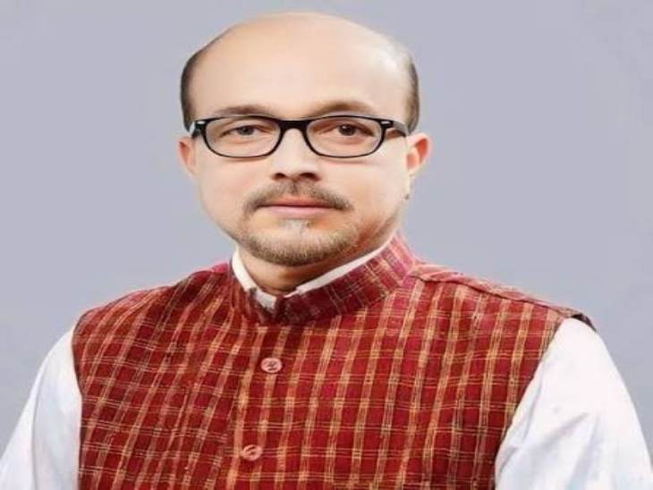 राज्यपाल रामेन डेका के खिलाफ सोशल मीडिया पर आपत्तिजनक और अशोभनीय टिप्पणी की गई थी।
