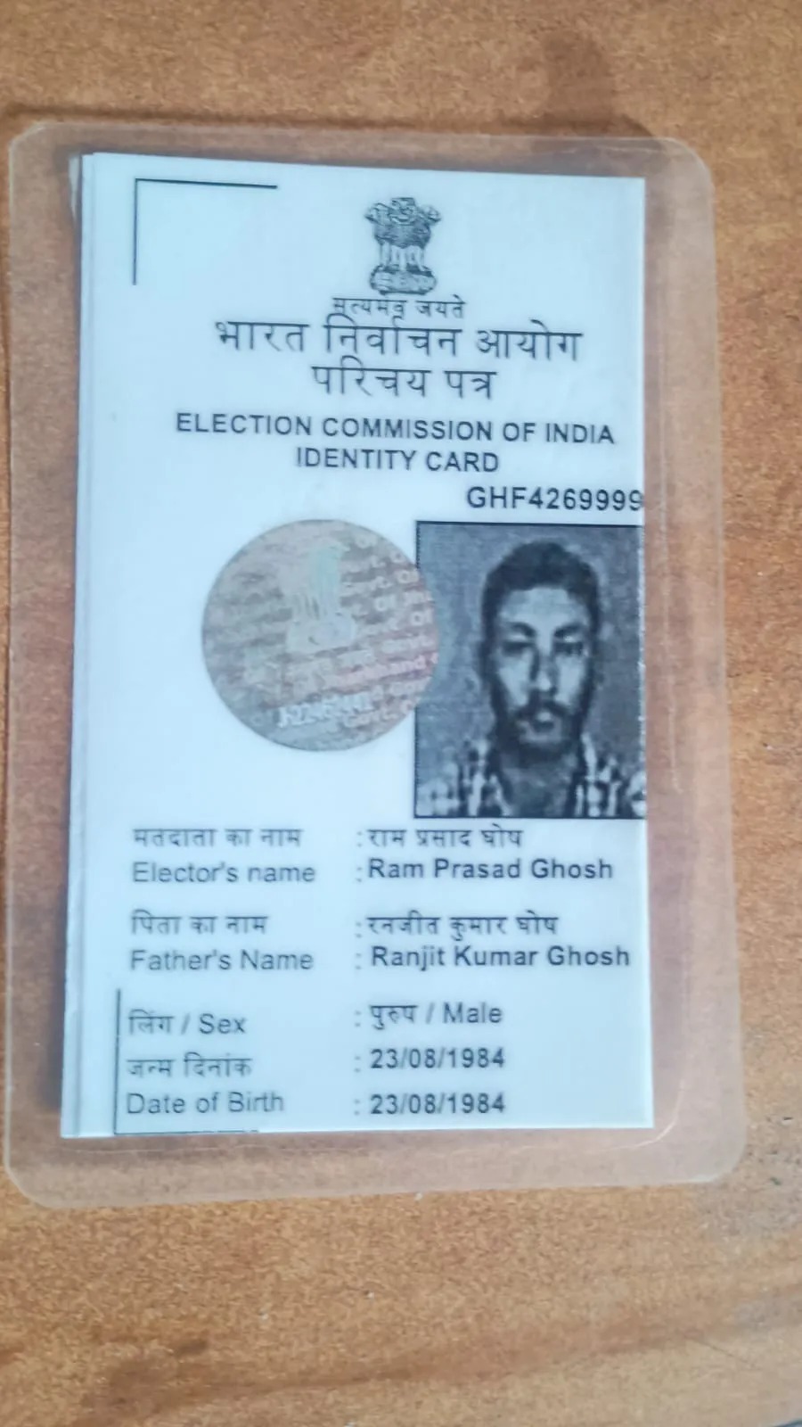 बाढ़ की भयावहता को देखते हुए परिवार उनकी सलामती को लेकर बेहद चिंतित है।