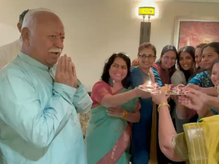 RSS chief Mohan Bhagwat arrived in New York on 25 August. Besides the US, he will also visit Canada and the UK.