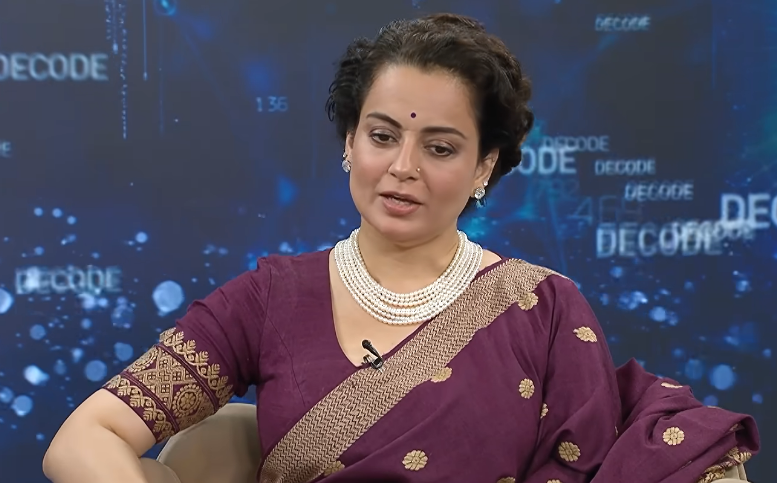 Kangana said that Kriti can wear whatever she wants and no one is stopping her.
