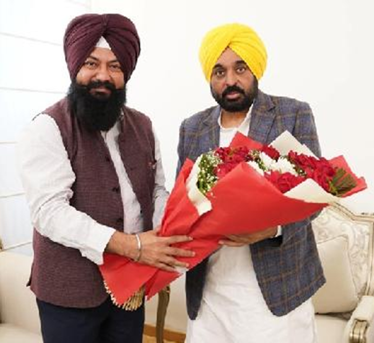 जसवीर सिंह गढ़ी 1 जनवरी 2025 को सीएम भगवंत मान की मौजूदगी में AAP में शामिल हुए थे।