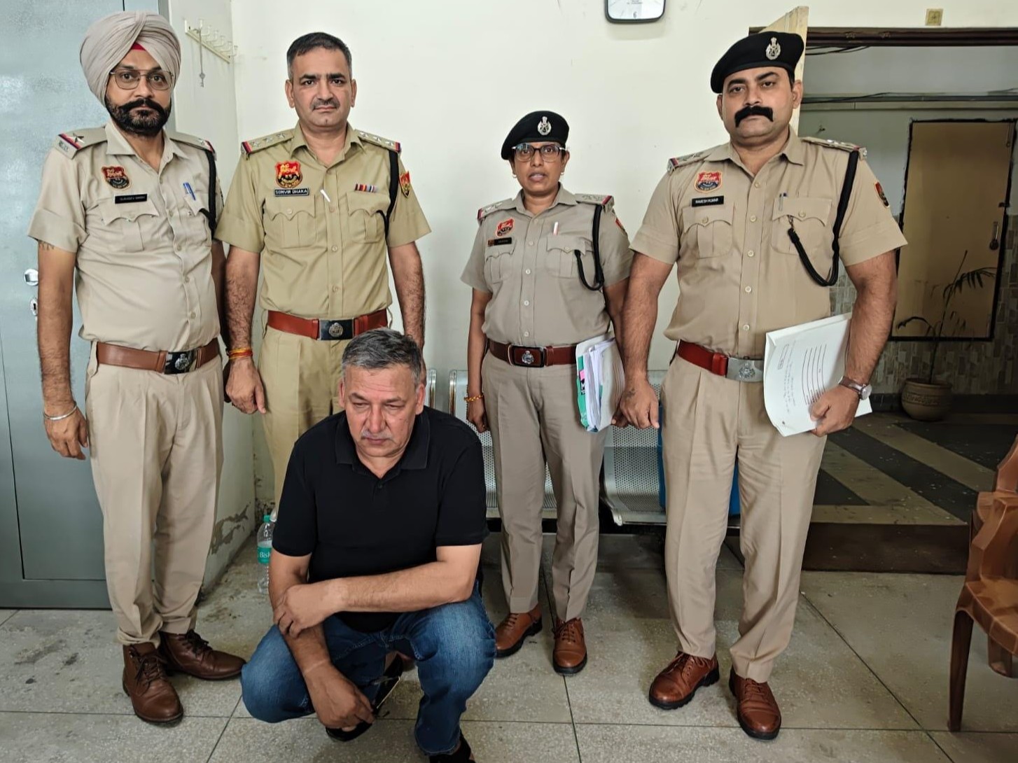 फैक्ट्री लगाने और जमीन दिलाने का झांसा; मोहाली से दबोचा|नारनौल,Narnaul - Dainik Bhaskar