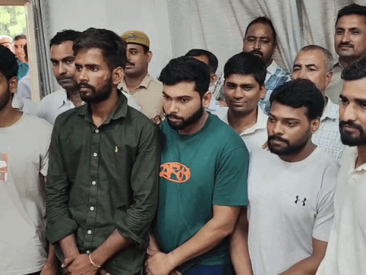 पुलिस ने सीसीटीवी फुटेज के आधार पर 5 आरोपियों को गिरफ्तार कर ब्लाइंड मर्डर का खुलासा किया।