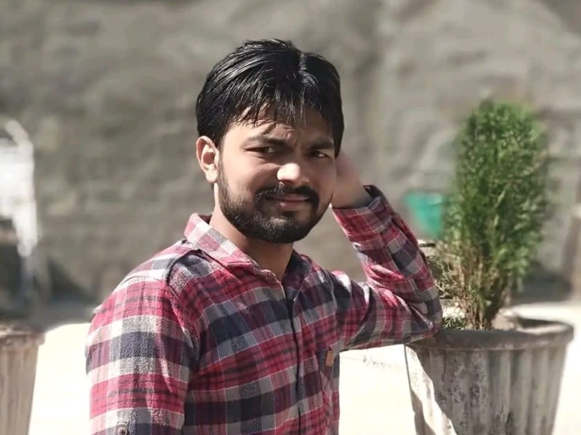 ट्रक मालिक शादाब फरार है।
